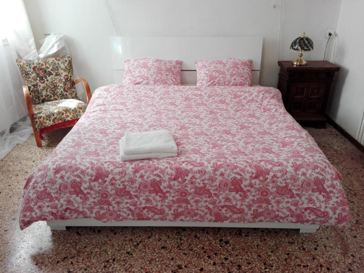 Bed & Red Roses Palace Muazzo Frühstückspension *