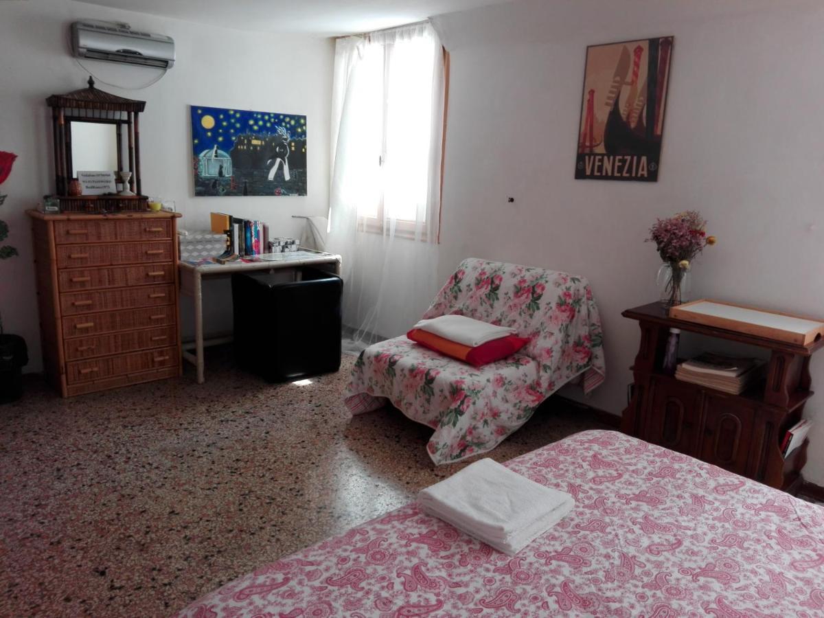 Bed & Red Roses Palace Muazzo