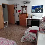 Bed & Red Roses Palace Muazzo