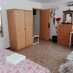 Bed & Red Roses Palace Muazzo