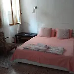 Bed & Red Roses Palace Muazzo