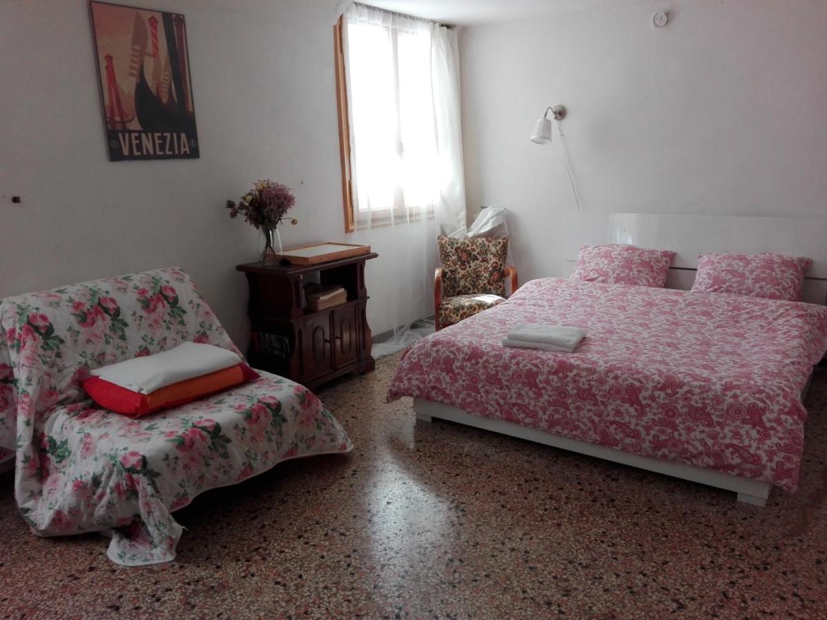 Bed & Red Roses Palace Muazzo *