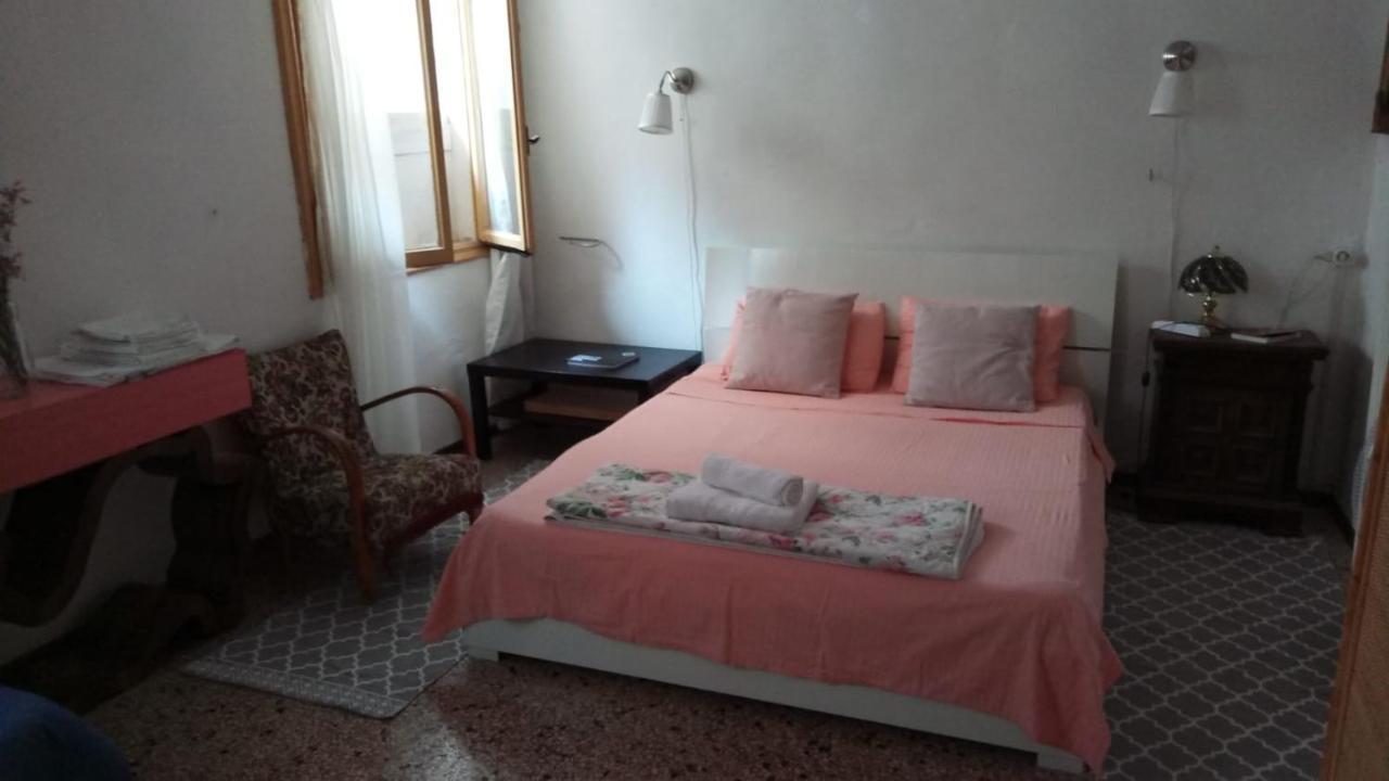 Couette-café Bed & Red Roses Palace Muazzo